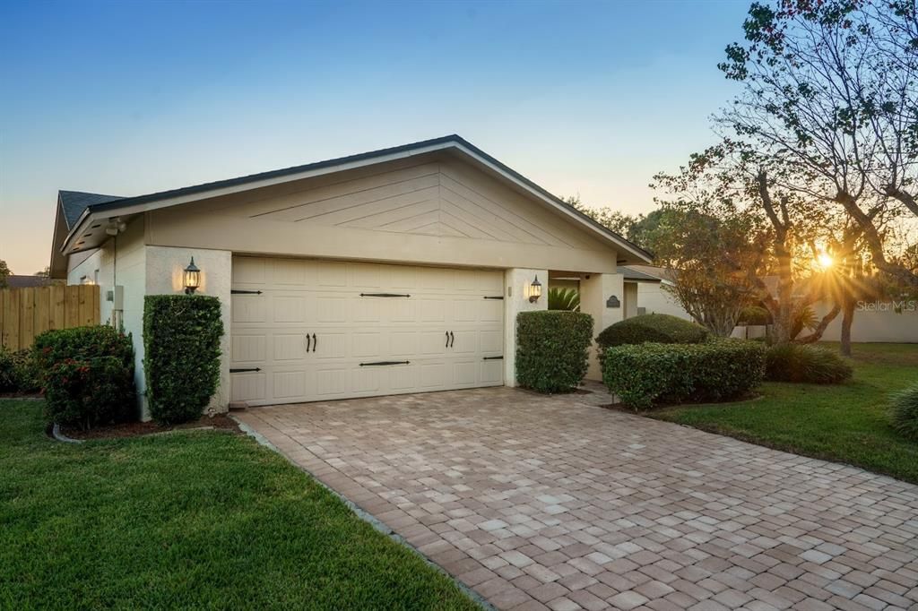 Под контрактом: $424,900 (3 спален, 2 ванн, 1596 Квадратных фут)