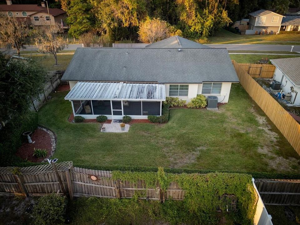 Под контрактом: $424,900 (3 спален, 2 ванн, 1596 Квадратных фут)