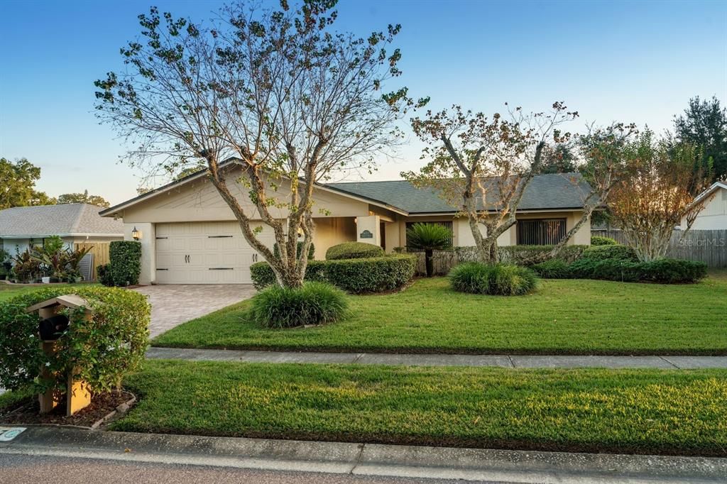 Под контрактом: $424,900 (3 спален, 2 ванн, 1596 Квадратных фут)