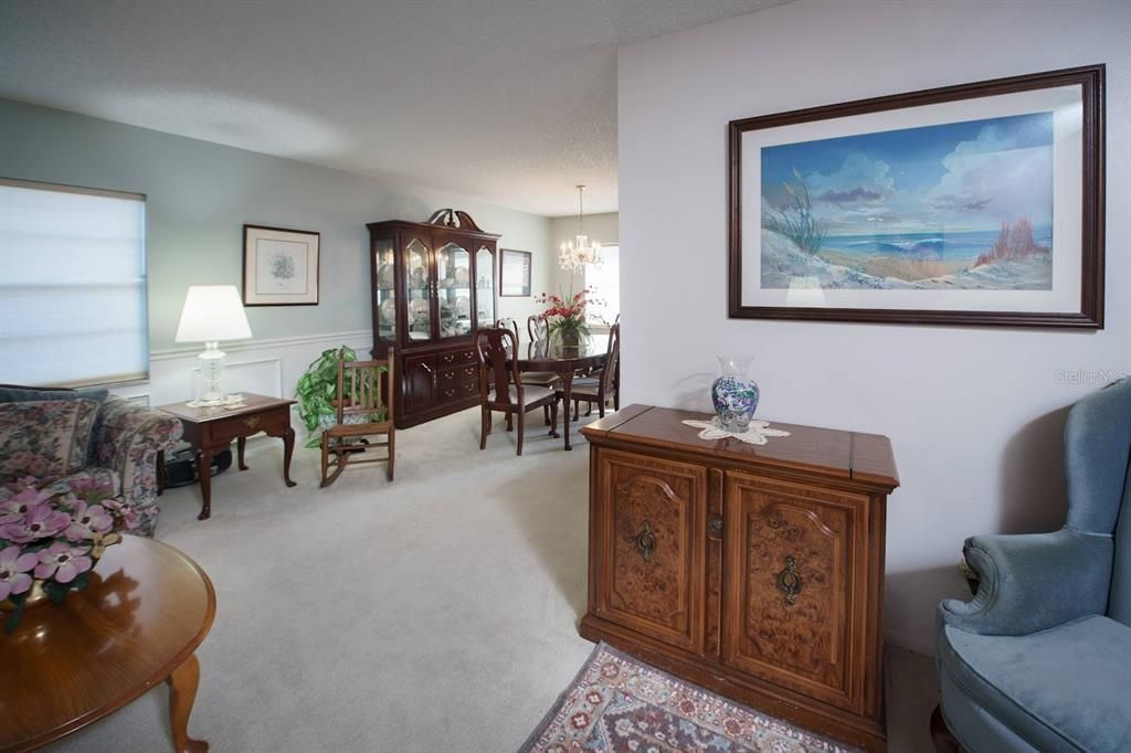 Под контрактом: $424,900 (3 спален, 2 ванн, 1596 Квадратных фут)