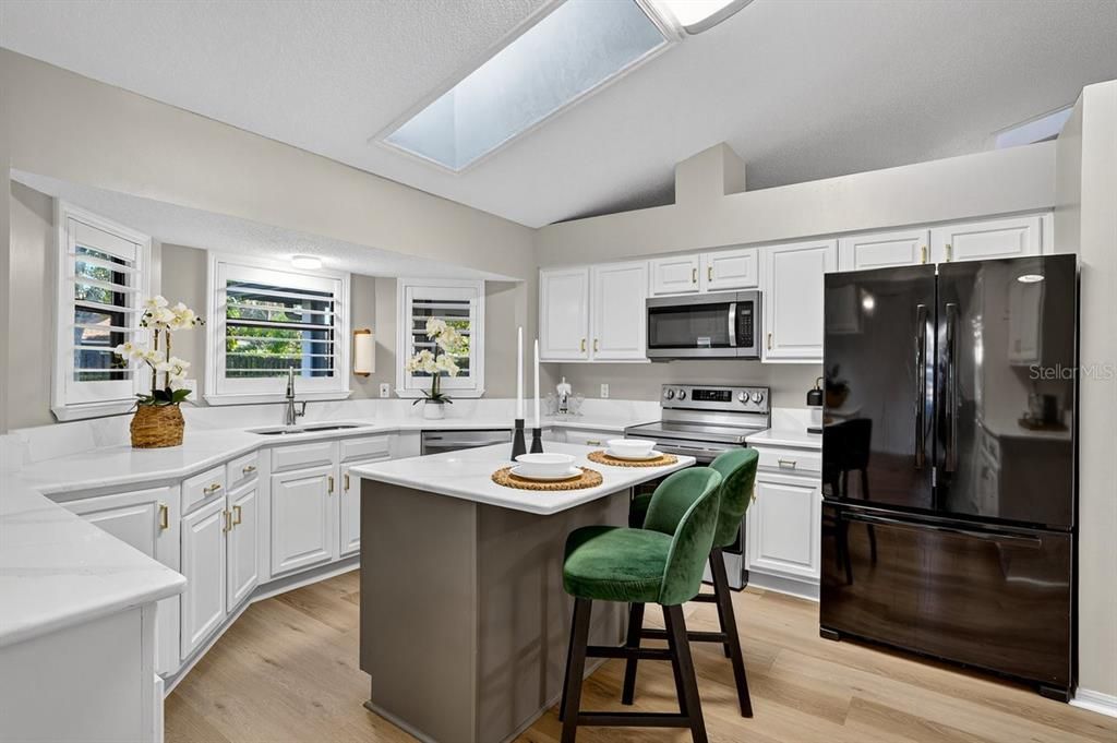 На продажу: $418,500 (3 спален, 2 ванн, 2022 Квадратных фут)