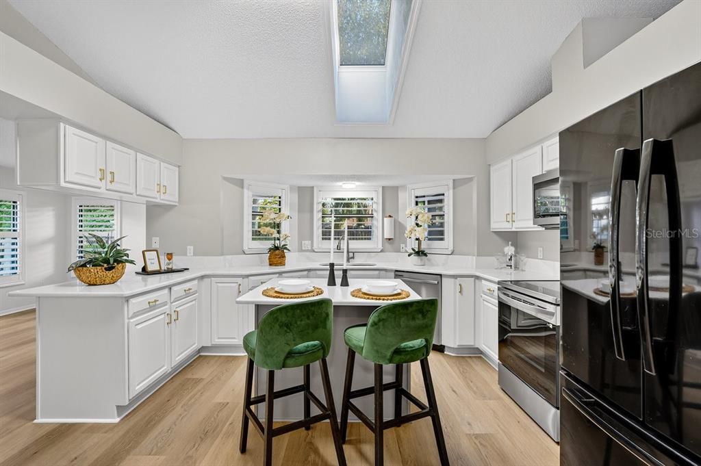 На продажу: $418,500 (3 спален, 2 ванн, 2022 Квадратных фут)