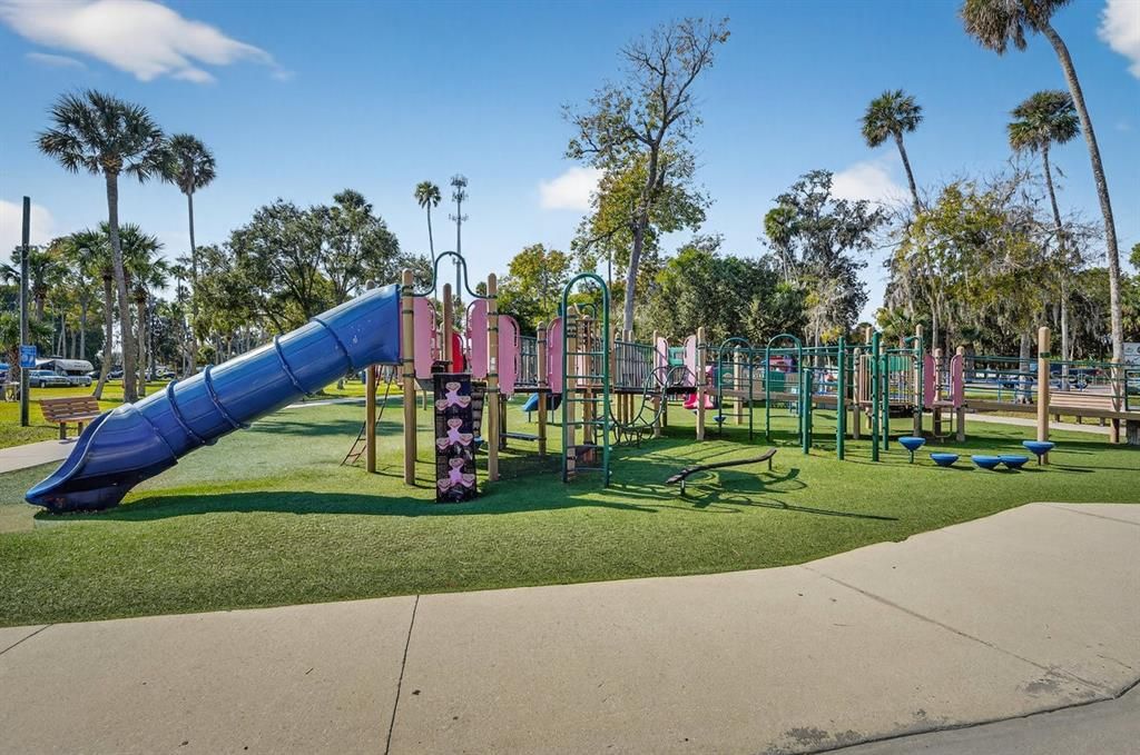 На продажу: $418,500 (3 спален, 2 ванн, 2022 Квадратных фут)