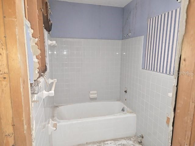 合同活跃: $224,900 (4 贝兹, 2 浴室, 1835 平方英尺)