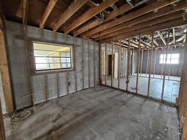 合同活跃: $224,900 (4 贝兹, 2 浴室, 1835 平方英尺)