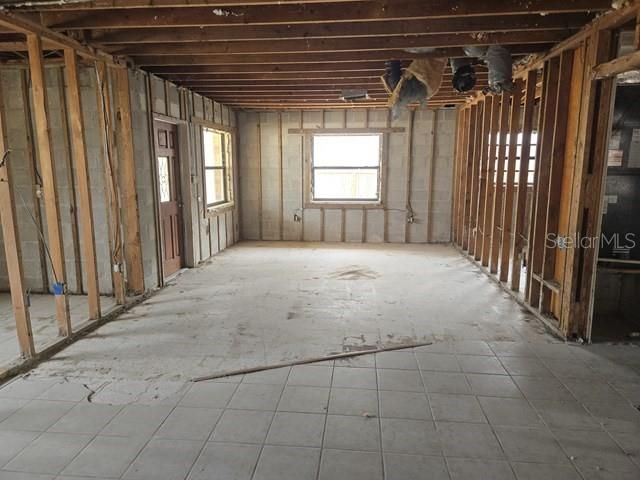 合同活跃: $224,900 (4 贝兹, 2 浴室, 1835 平方英尺)