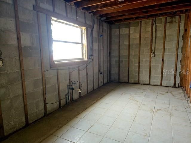 合同活跃: $224,900 (4 贝兹, 2 浴室, 1835 平方英尺)