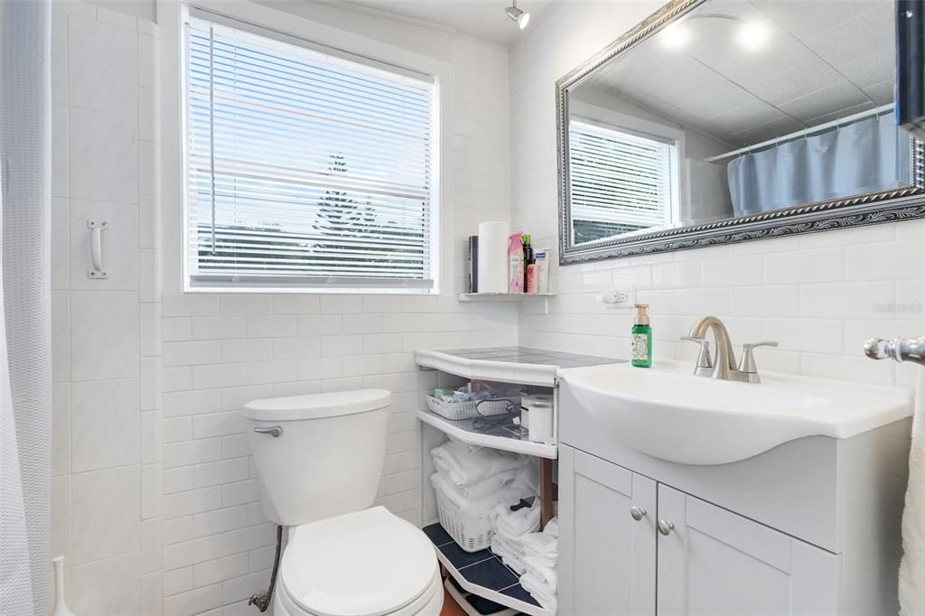 Под контрактом: $179,000 (1 спален, 1 ванн, 732 Квадратных фут)