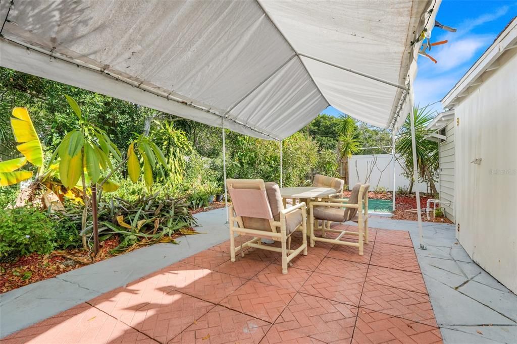 Под контрактом: $179,000 (1 спален, 1 ванн, 732 Квадратных фут)