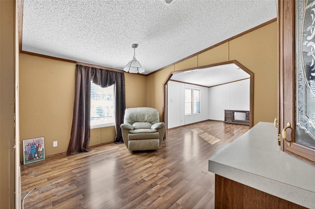 For Sale: $250,000 (3 beds, 2 baths, 1904 Square Feet)