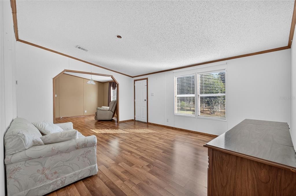 For Sale: $250,000 (3 beds, 2 baths, 1904 Square Feet)