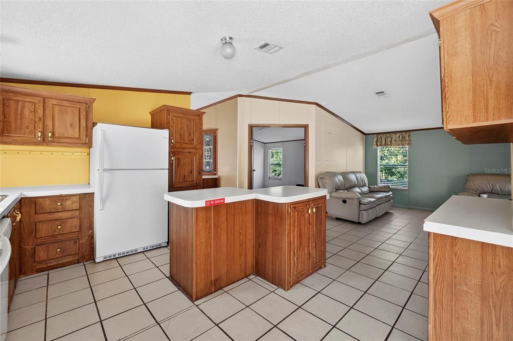 For Sale: $250,000 (3 beds, 2 baths, 1904 Square Feet)