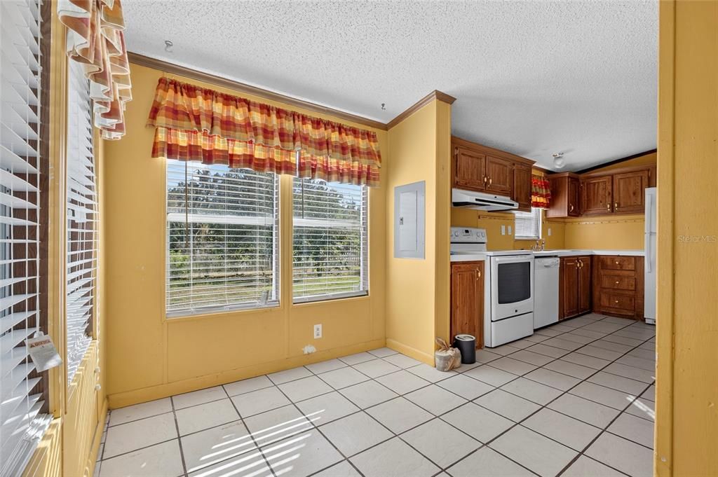 For Sale: $250,000 (3 beds, 2 baths, 1904 Square Feet)