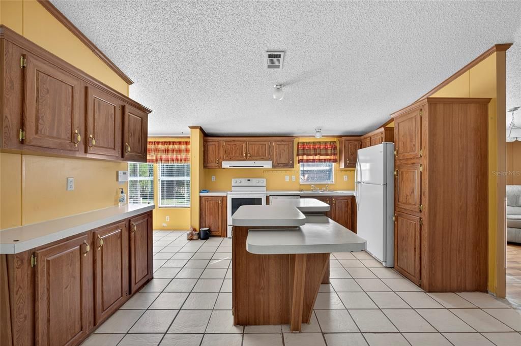 For Sale: $250,000 (3 beds, 2 baths, 1904 Square Feet)