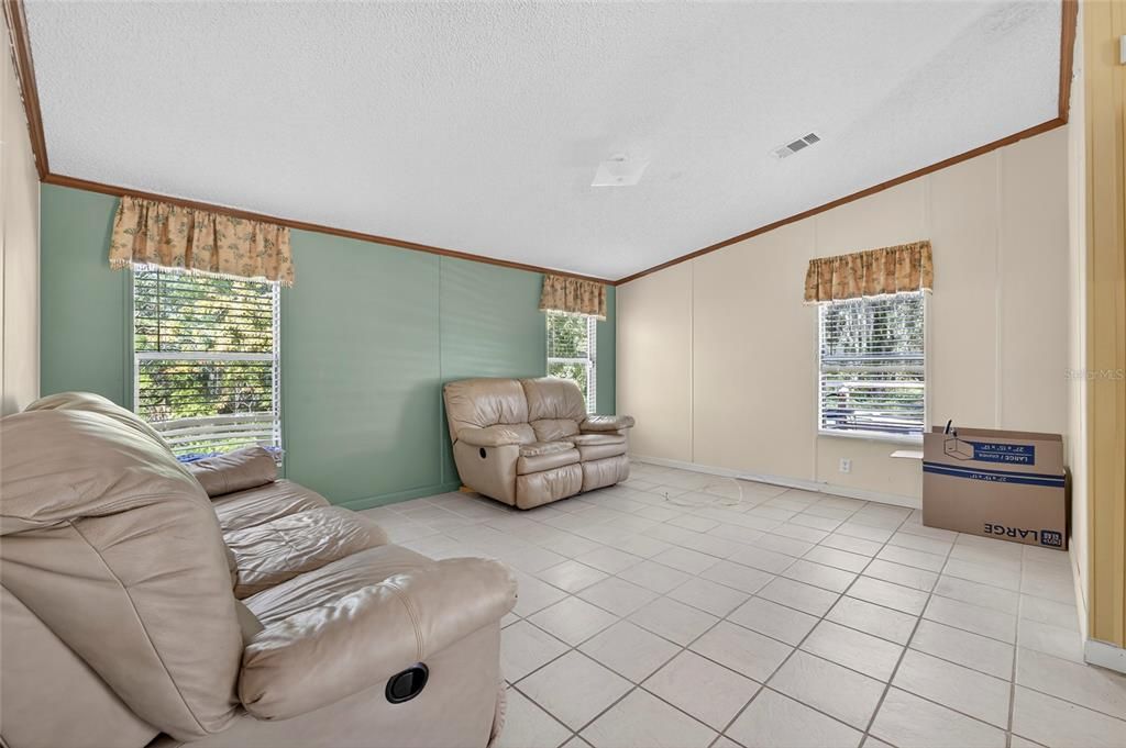 For Sale: $250,000 (3 beds, 2 baths, 1904 Square Feet)