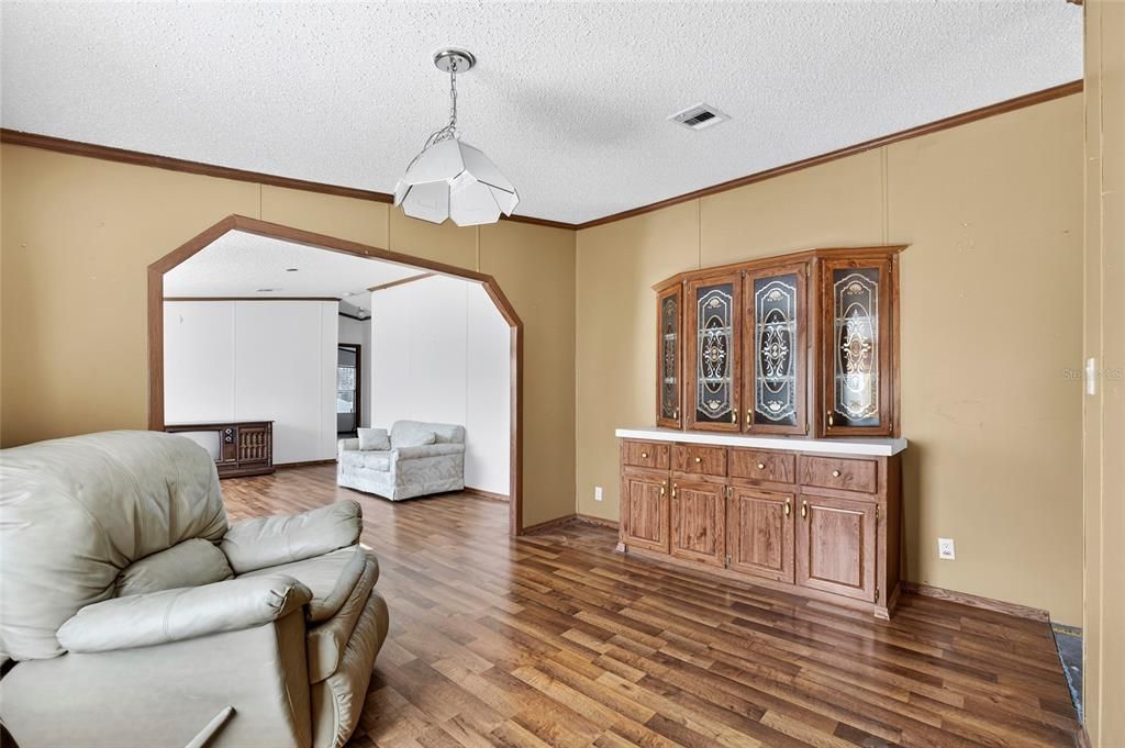 For Sale: $250,000 (3 beds, 2 baths, 1904 Square Feet)