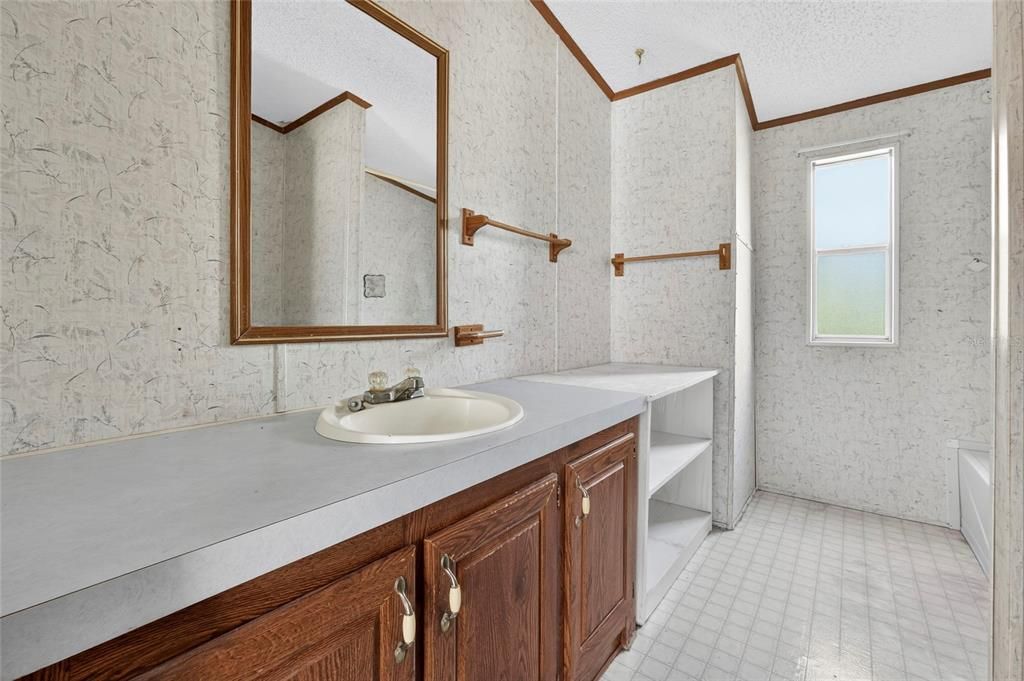 For Sale: $250,000 (3 beds, 2 baths, 1904 Square Feet)