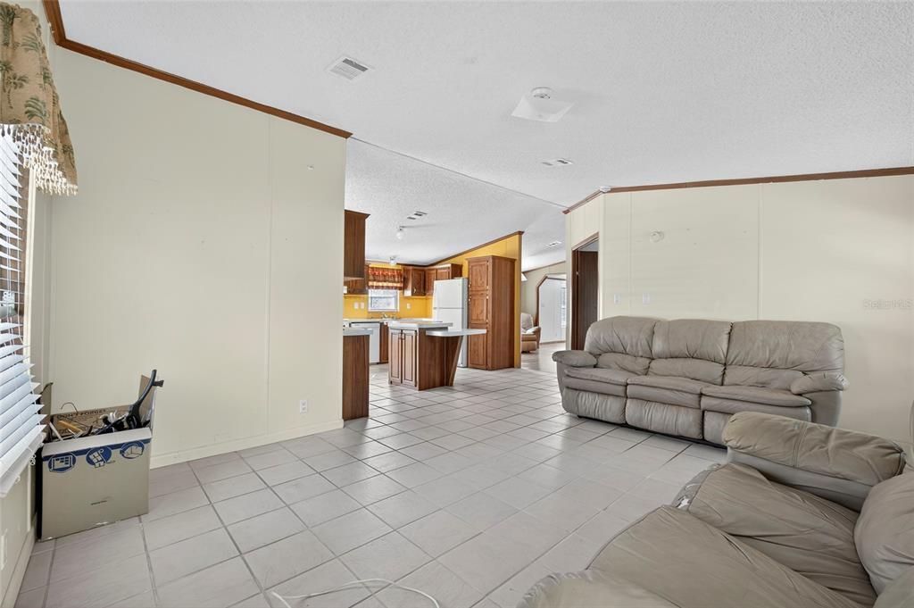 For Sale: $250,000 (3 beds, 2 baths, 1904 Square Feet)