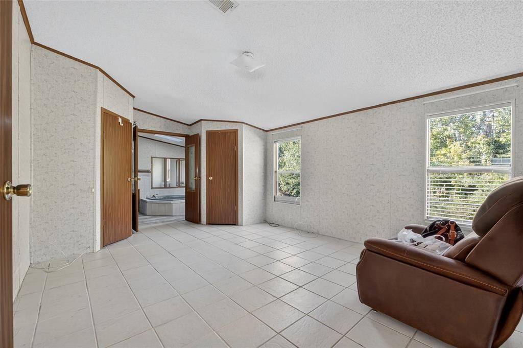 For Sale: $250,000 (3 beds, 2 baths, 1904 Square Feet)