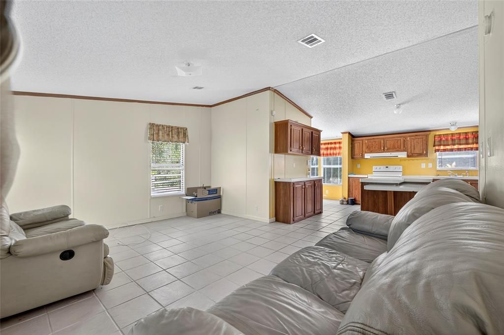 For Sale: $250,000 (3 beds, 2 baths, 1904 Square Feet)