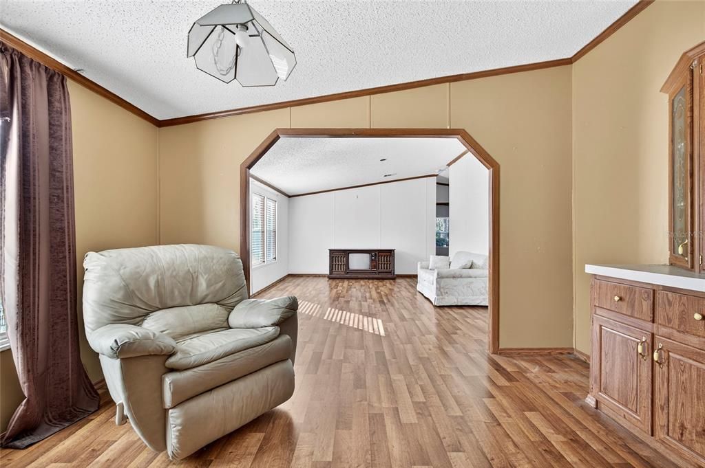 For Sale: $250,000 (3 beds, 2 baths, 1904 Square Feet)