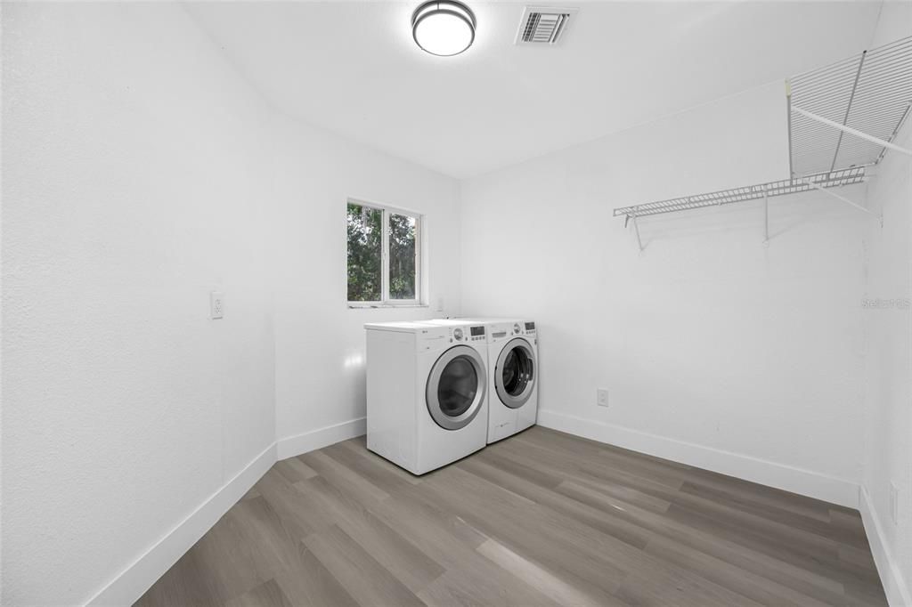 待售: $575,000 (5 贝兹, 3 浴室, 2568 平方英尺)