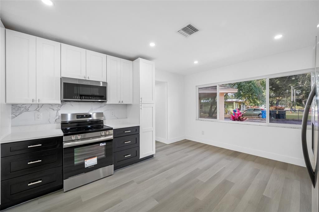 待售: $575,000 (5 贝兹, 3 浴室, 2568 平方英尺)