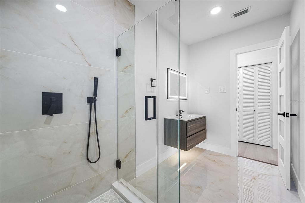 待售: $575,000 (5 贝兹, 3 浴室, 2568 平方英尺)