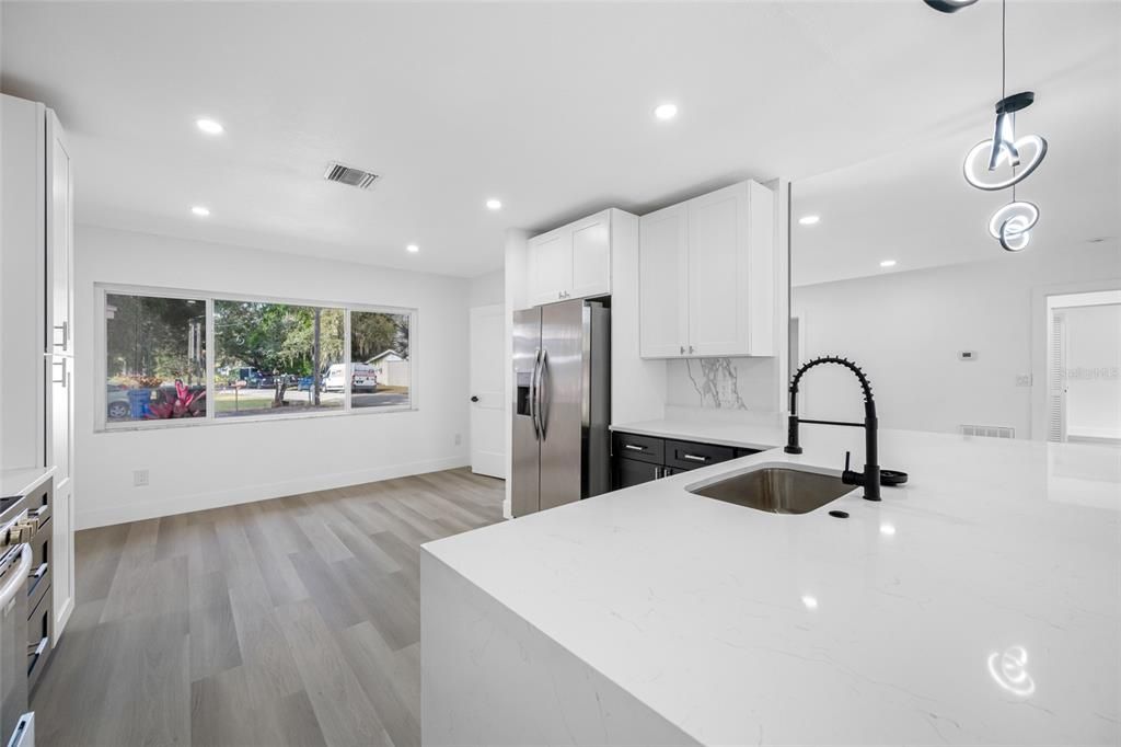 待售: $575,000 (5 贝兹, 3 浴室, 2568 平方英尺)