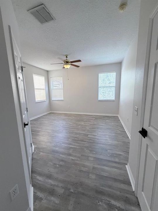 出租: $2,200 (4 贝兹, 3 浴室, 1960 平方英尺)