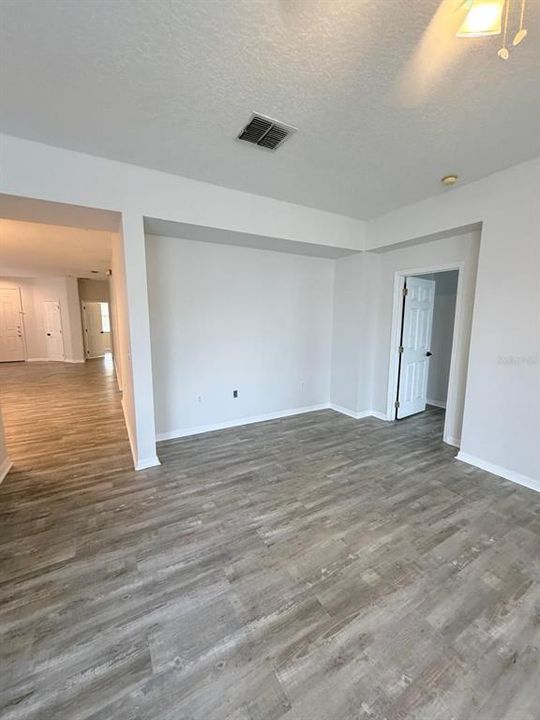 出租: $2,200 (4 贝兹, 3 浴室, 1960 平方英尺)