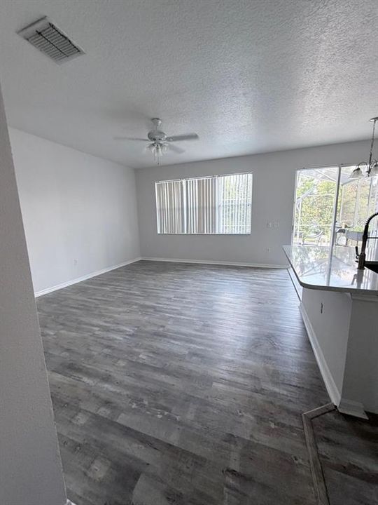 出租: $2,200 (4 贝兹, 3 浴室, 1960 平方英尺)