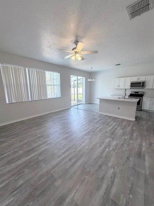 出租: $2,200 (4 贝兹, 3 浴室, 1960 平方英尺)