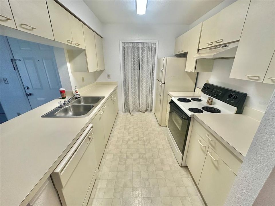 For Rent: $1,395 (2 beds, 1 baths, 810 Square Feet)