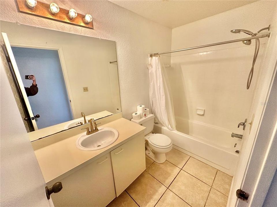 For Rent: $1,395 (2 beds, 1 baths, 810 Square Feet)