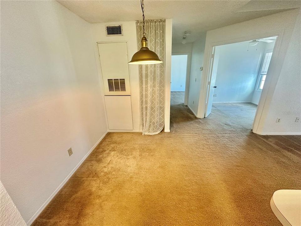 For Rent: $1,395 (2 beds, 1 baths, 810 Square Feet)