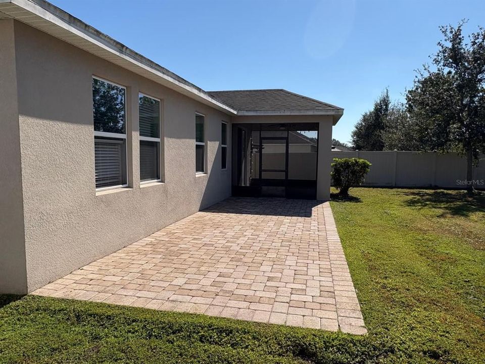 For Rent: $2,400 (4 beds, 2 baths, 1859 Square Feet)