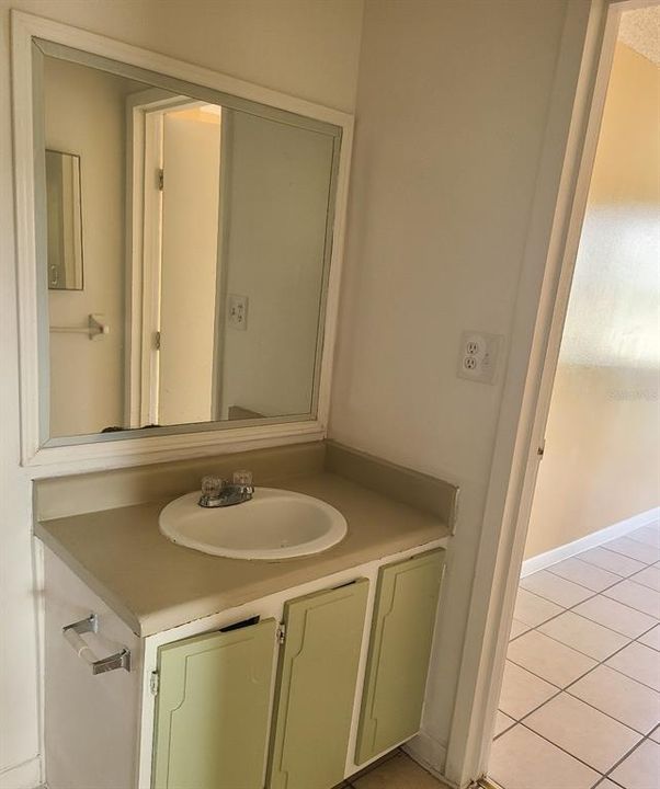 For Sale: $109,000 (2 beds, 1 baths, 996 Square Feet)