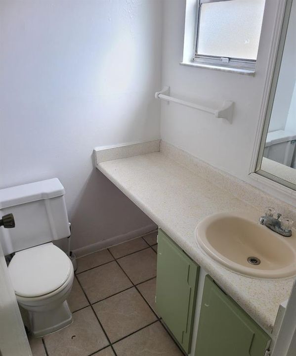 For Sale: $109,000 (2 beds, 1 baths, 996 Square Feet)