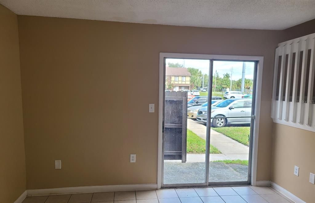 For Sale: $109,000 (2 beds, 1 baths, 996 Square Feet)