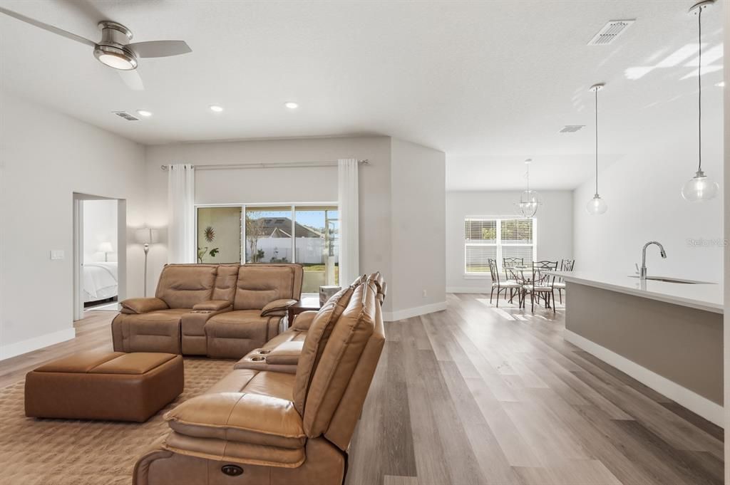 Active With Contract: $339,000 (3 beds, 2 baths, 1721 Square Feet)