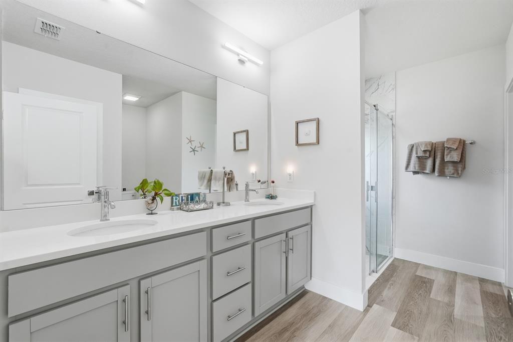 Active With Contract: $339,000 (3 beds, 2 baths, 1721 Square Feet)