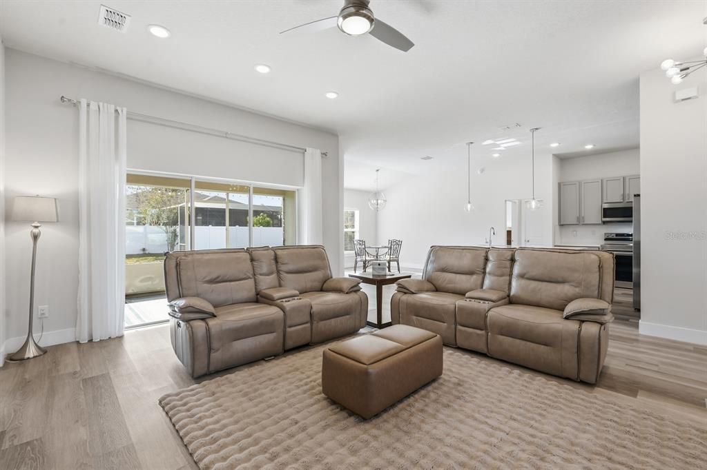 Active With Contract: $339,000 (3 beds, 2 baths, 1721 Square Feet)