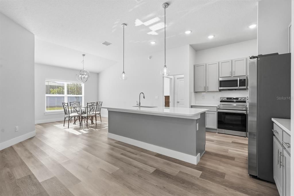 Active With Contract: $339,000 (3 beds, 2 baths, 1721 Square Feet)