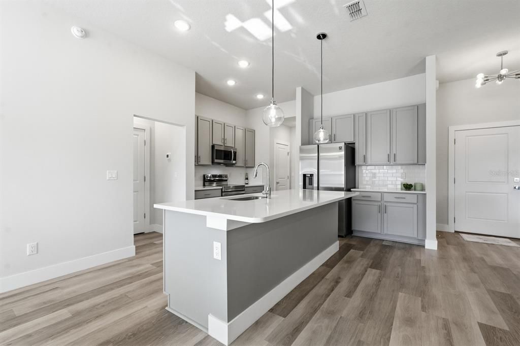 Active With Contract: $339,000 (3 beds, 2 baths, 1721 Square Feet)