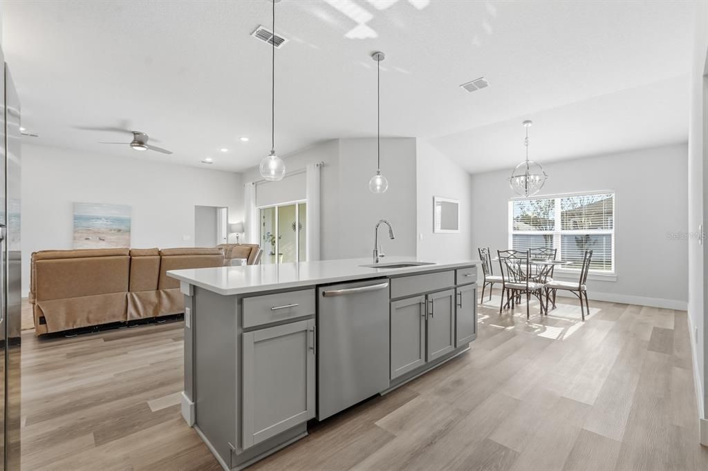 Active With Contract: $339,000 (3 beds, 2 baths, 1721 Square Feet)