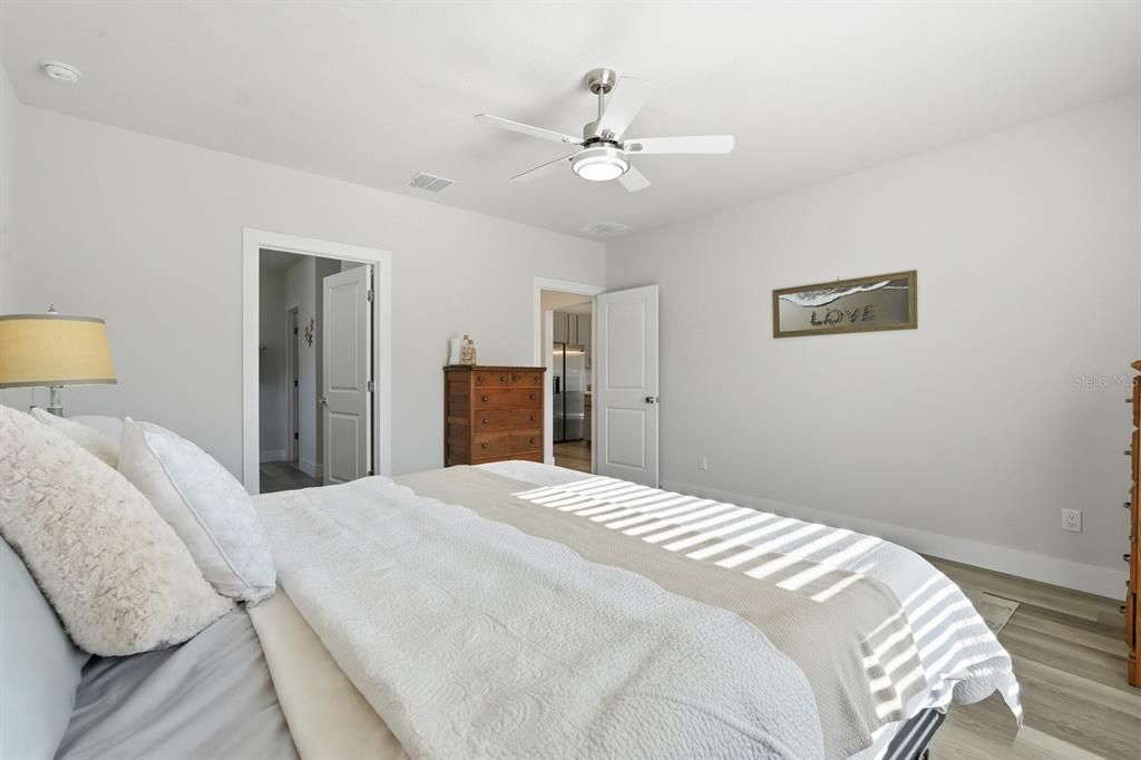 Active With Contract: $339,000 (3 beds, 2 baths, 1721 Square Feet)