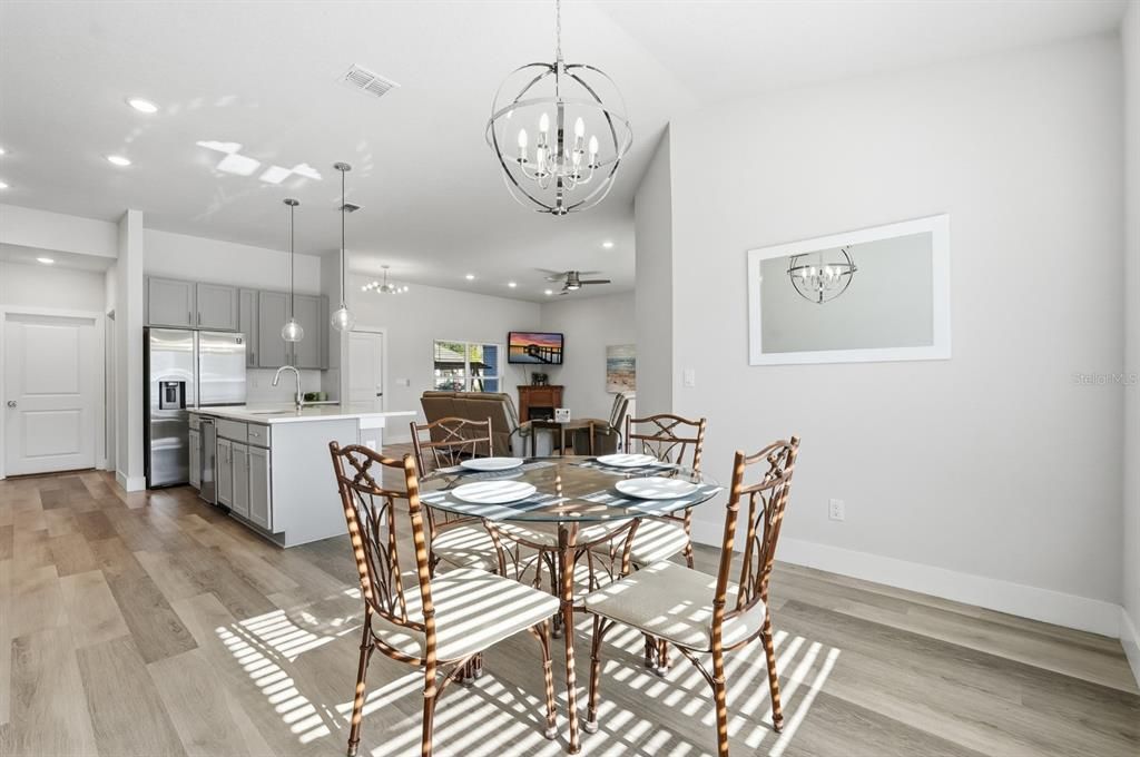 Active With Contract: $339,000 (3 beds, 2 baths, 1721 Square Feet)