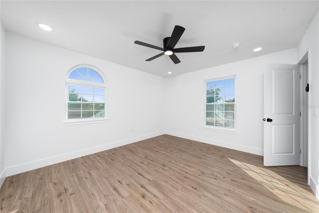 For Sale: $365,000 (4 beds, 3 baths, 1532 Square Feet)