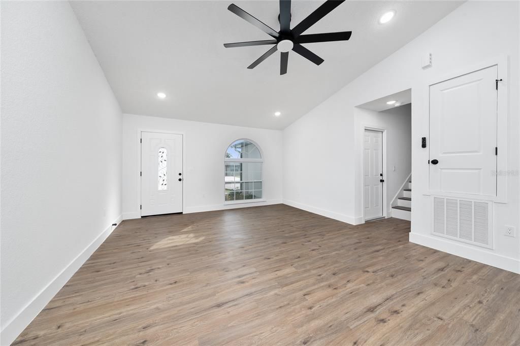 For Sale: $365,000 (4 beds, 3 baths, 1532 Square Feet)